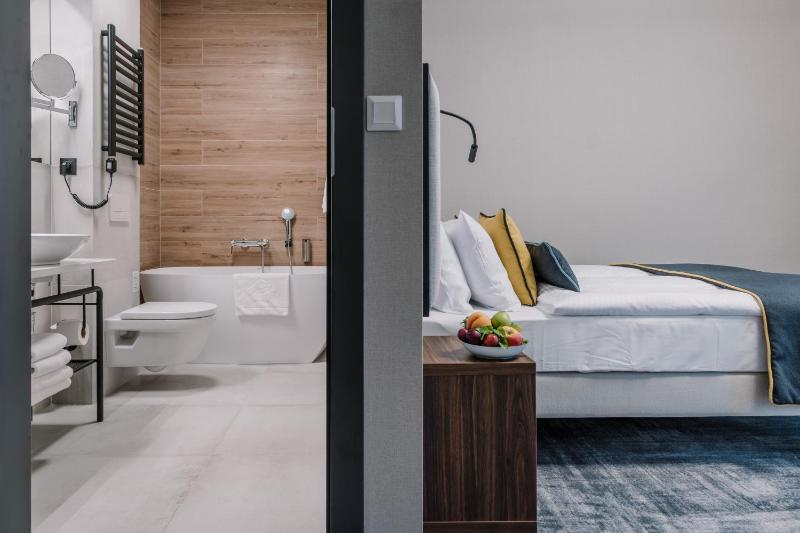Classic Double Room with 1 or 2 beds image 4