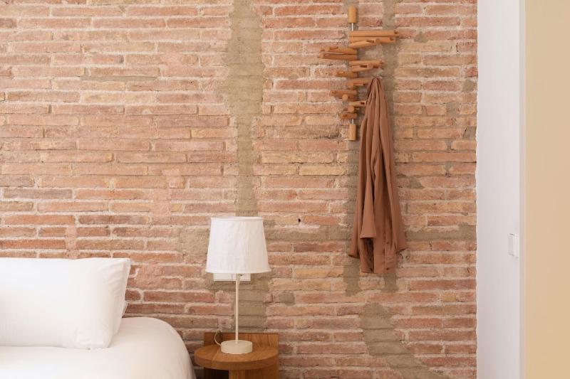 Two-Bedroom with two bathrooms and Inner courtyard view image 2