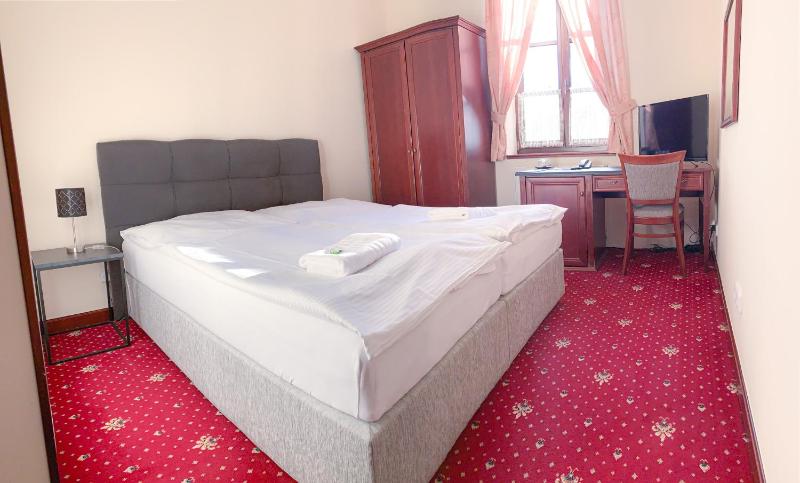 Small Double Room image 1
