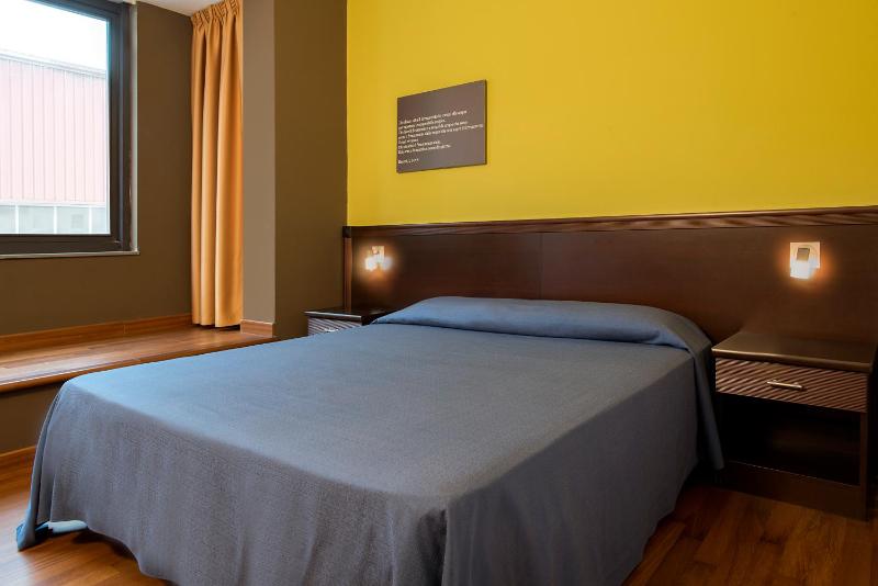 Deluxe Triple Room image 2