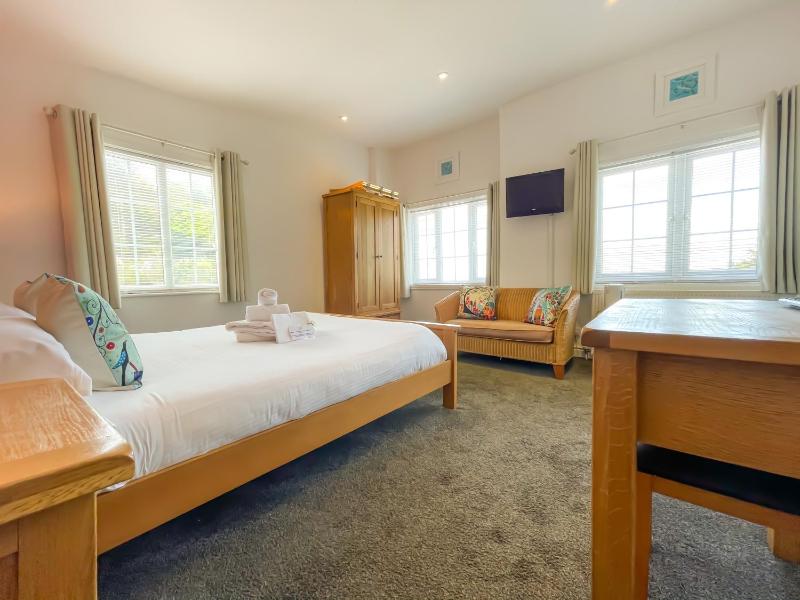 King Suite with Sea View image 4