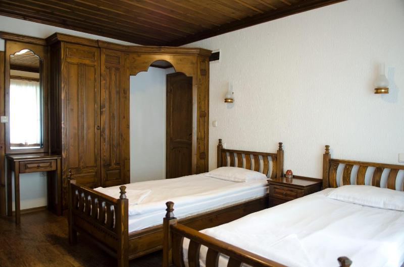 Standard Twin Room image 3