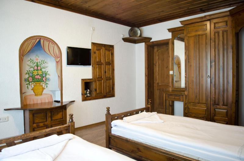 Standard Twin Room image 4