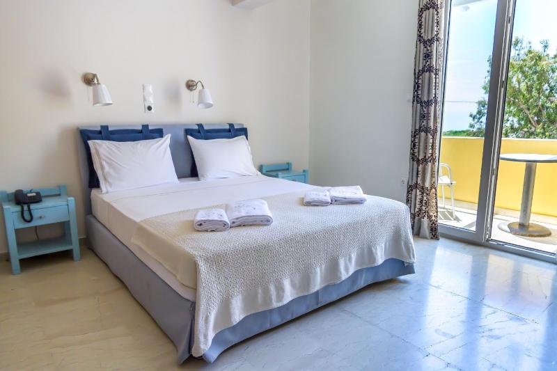 Standard Single Room with Balcony image 2