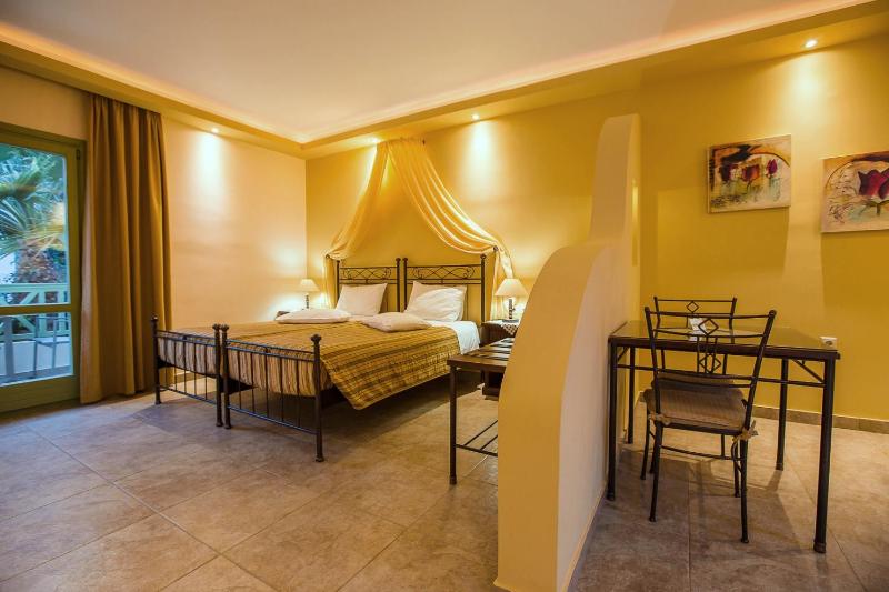 Anassa Deluxe Studio image 2
