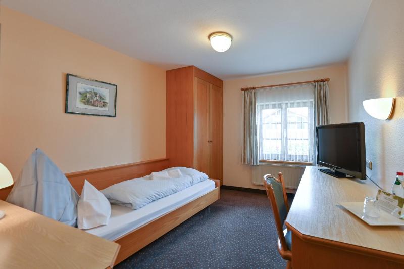 Standard Single Room - Street View image 4