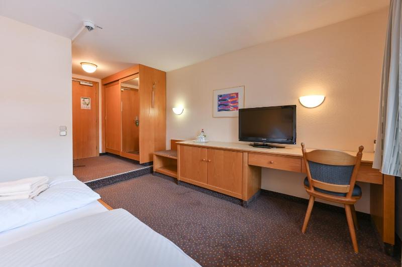 Standard Single Room - Street View image 1