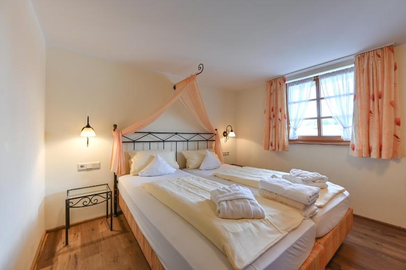 Standard Triple Room image 2