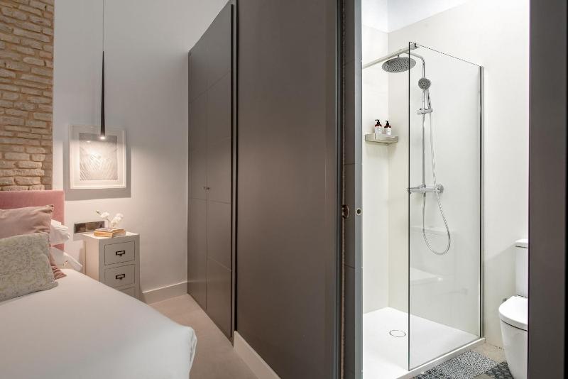 Hommyhome Conteros Cathedral Apartments - image 7