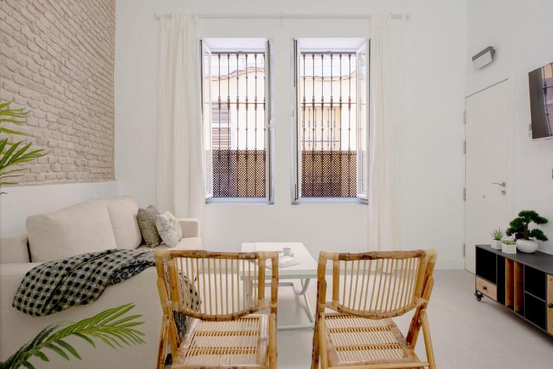 Hommyhome Conteros Cathedral Apartments - image 2