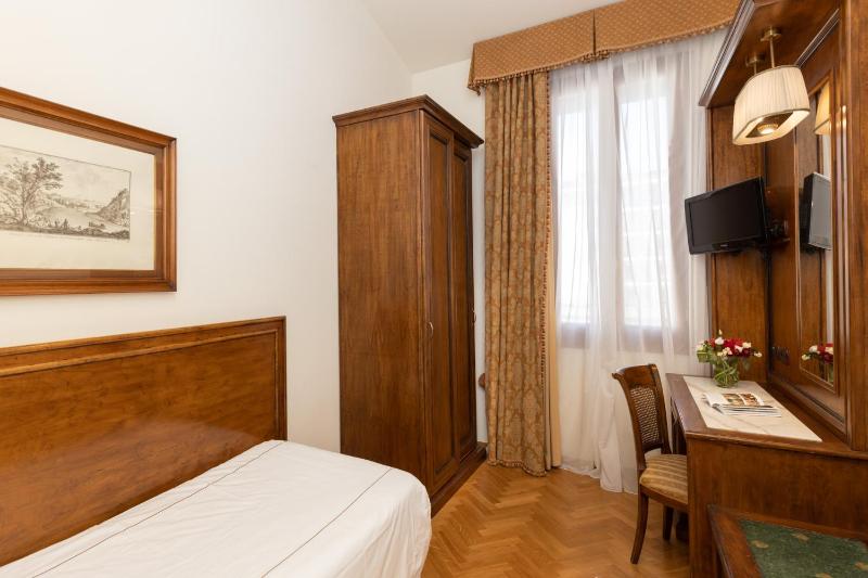 Standard Single Room image 3