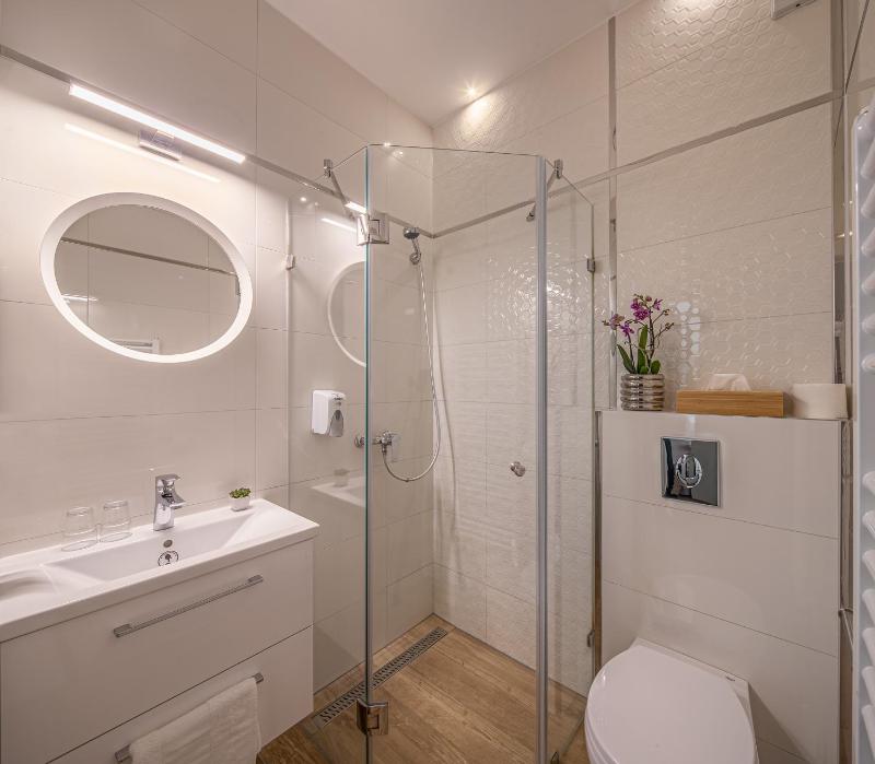 Deluxe Double or Twin Room image 4