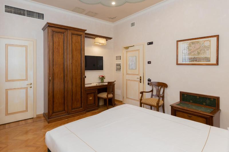 Double or Twin Room image 2