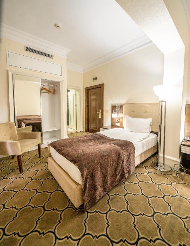 Standard Double or Twin Room image 2