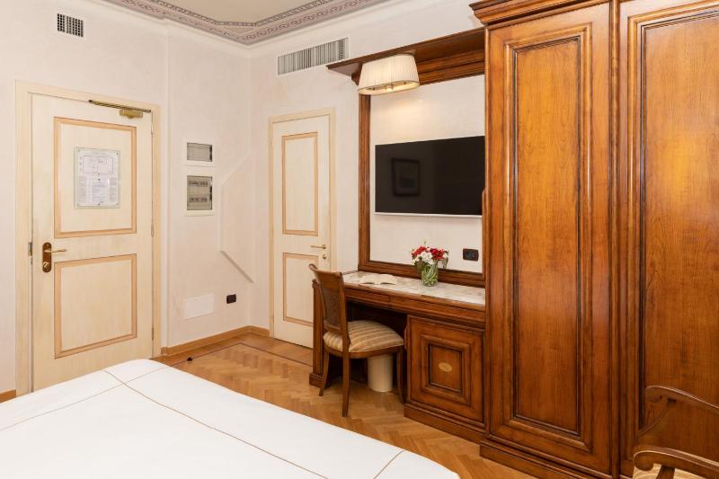 Comfort Triple Room image 2