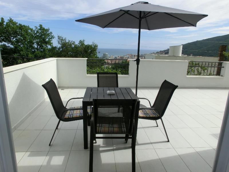 Apartment with Terrace image 4