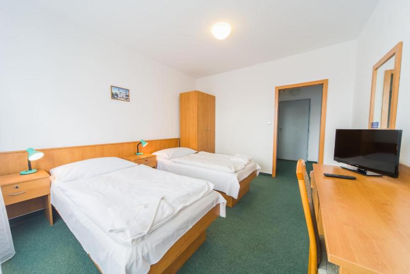 Quadruple Room image 3