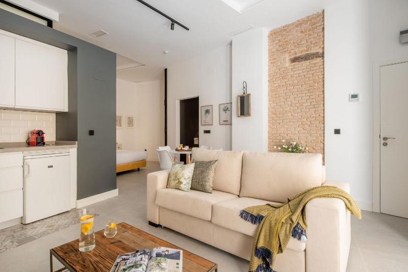 Hommyhome Conteros Cathedral Apartments - image 4
