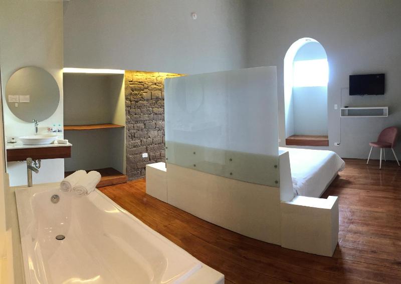 Deluxe Room image 1
