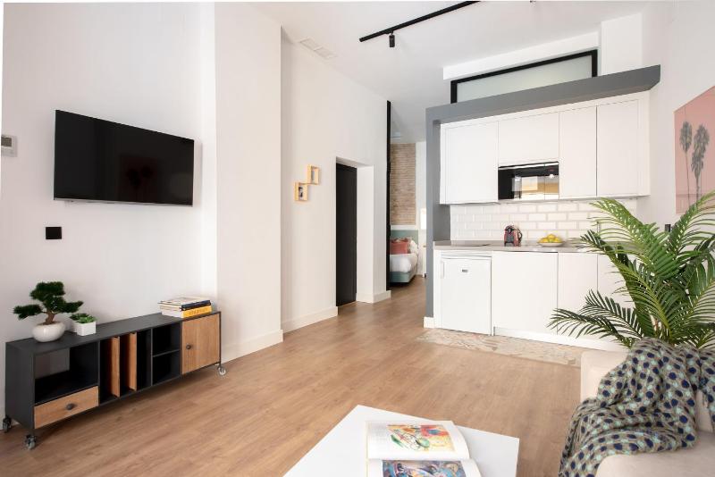 Hommyhome Conteros Cathedral Apartments - image 9