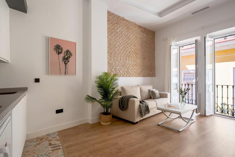 Hommyhome Conteros Cathedral Apartments - image 12