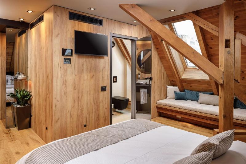 Standard Double Room image 4