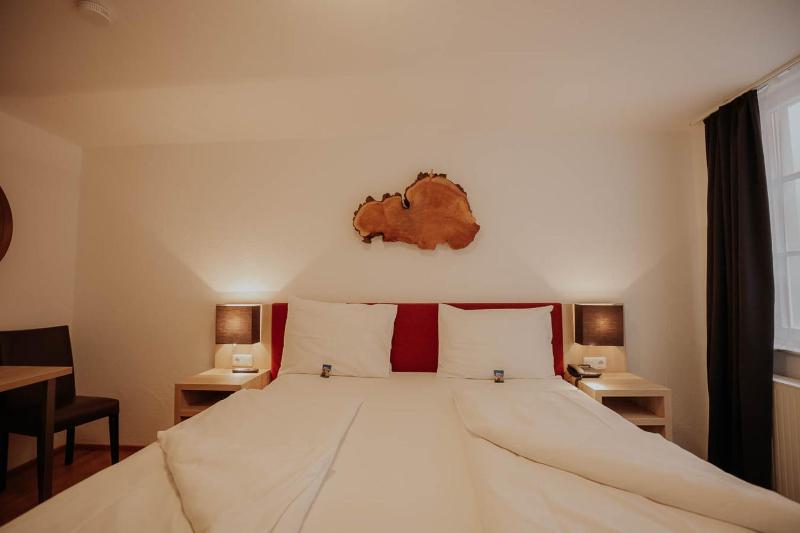 Double Room with Terrace image 3