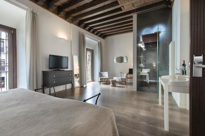 Suite with Alhambra View image 3