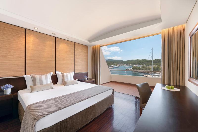Double Room Sea or Marina View image 4