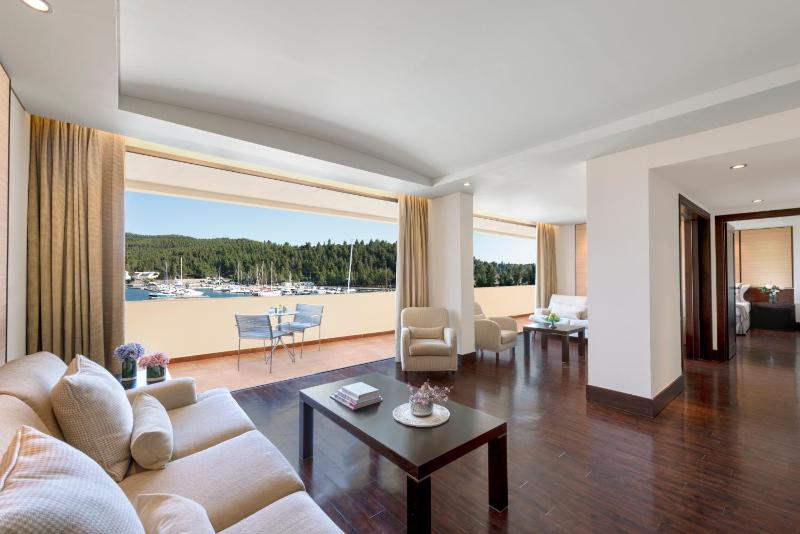 Superior Suite Sea or Marina View image 3