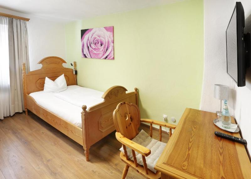Small Single Room image 3