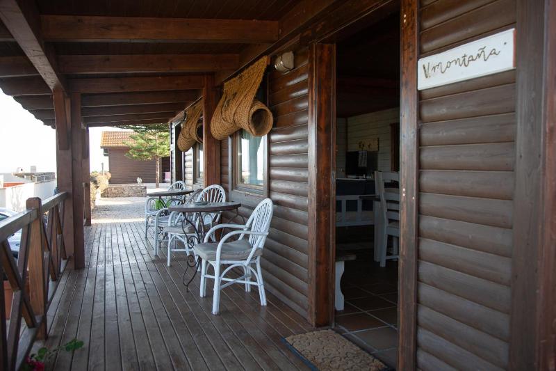 Apartment with Mountain View image 1