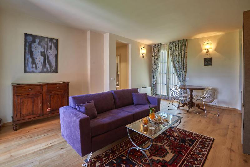 Deluxe Suite image 4