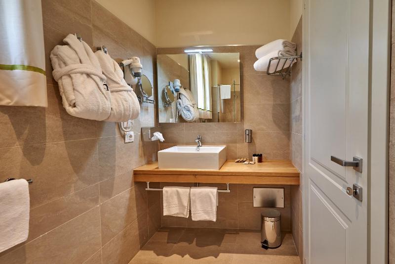 Deluxe Suite image 2