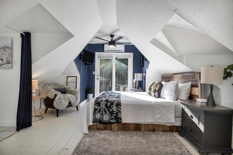 Deluxe Family Suite - Angels Landing Suite image 4