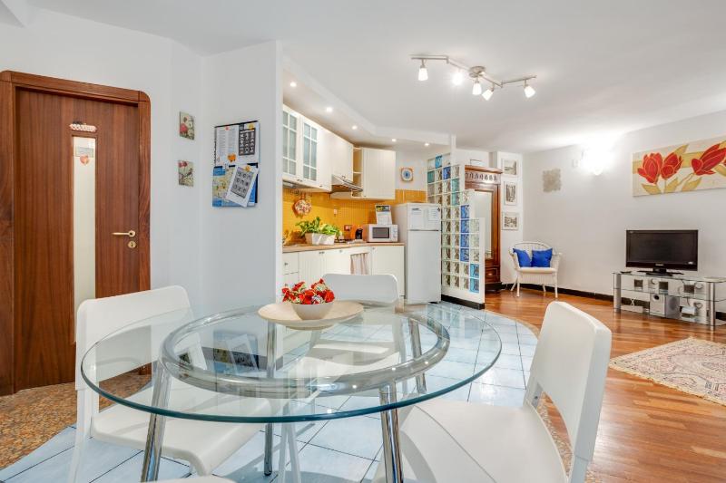 GuestHost - Casa Querida Central & Elegant Flat - image 1