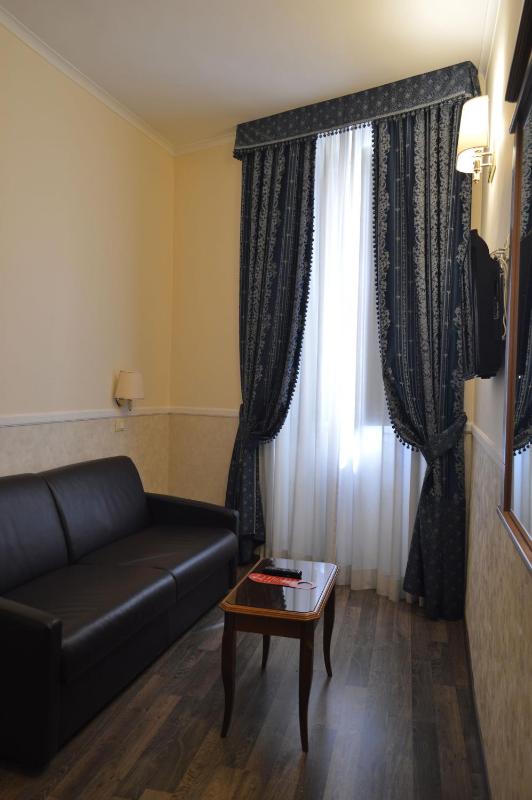 Quintuple Room image 3