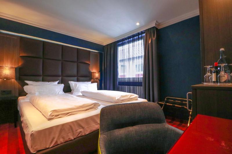 Double Room image 2