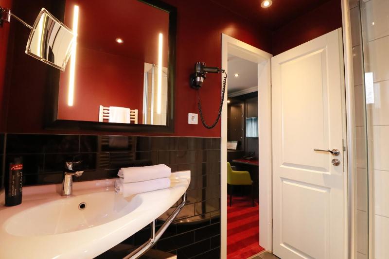 Double Room image 3