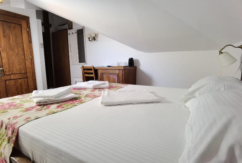Double Room - Attic image 3