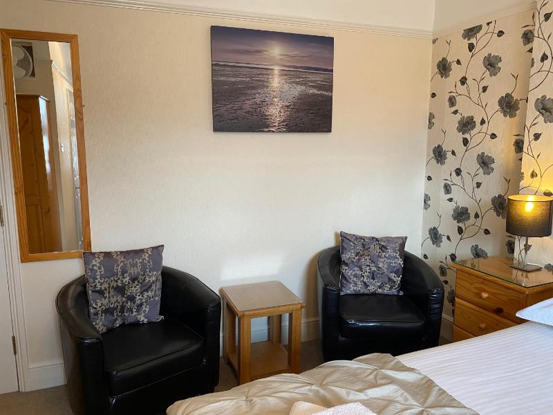 Deluxe Room image 4