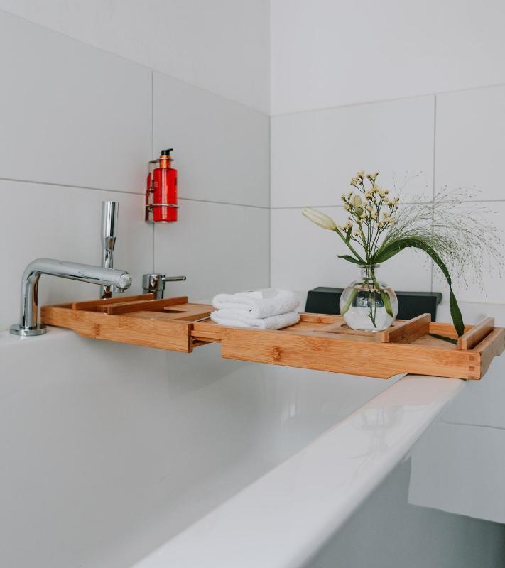 Deluxe Suite with Spa Bath image 3