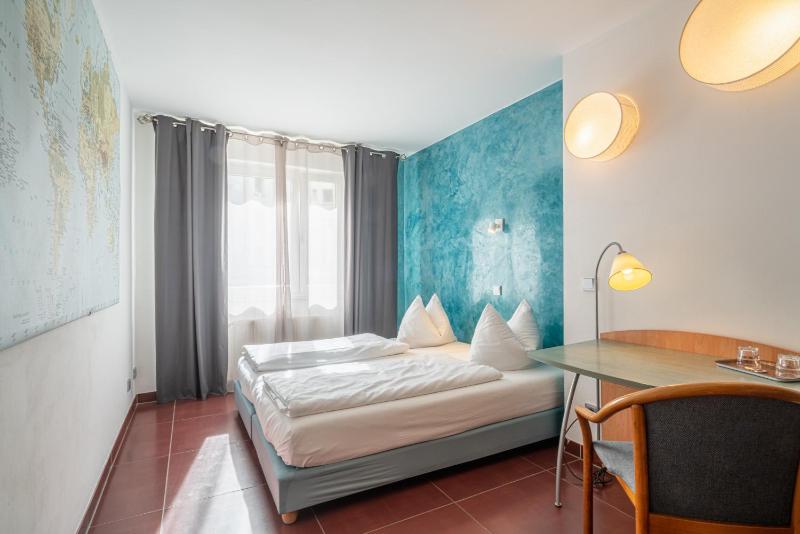 Double Room image 4
