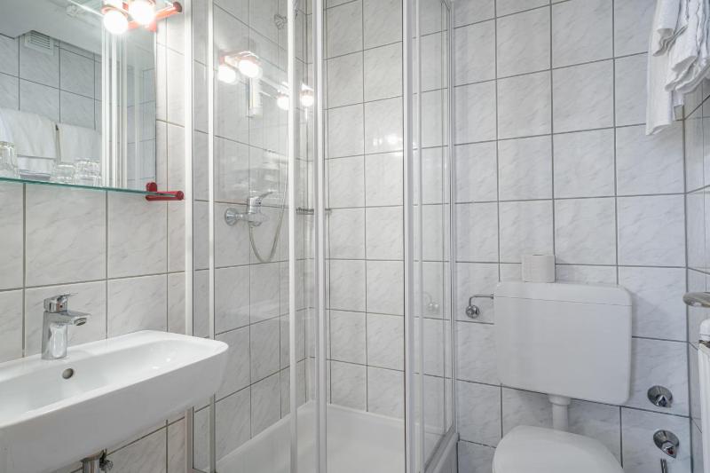 Budget Single Room image 4