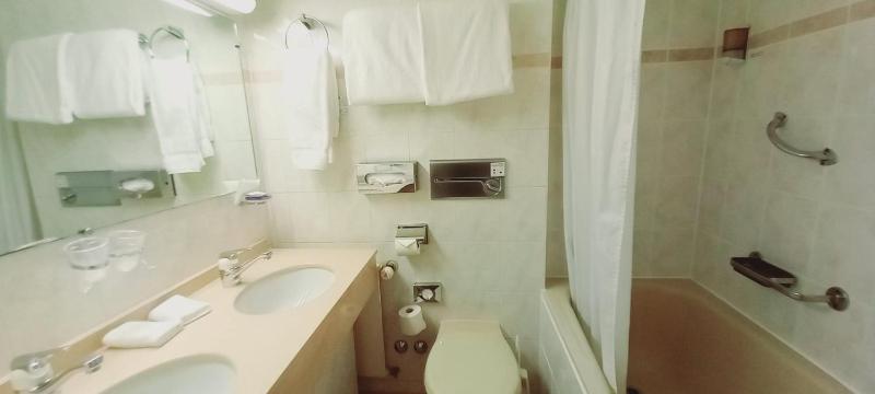 Twin Room image 2