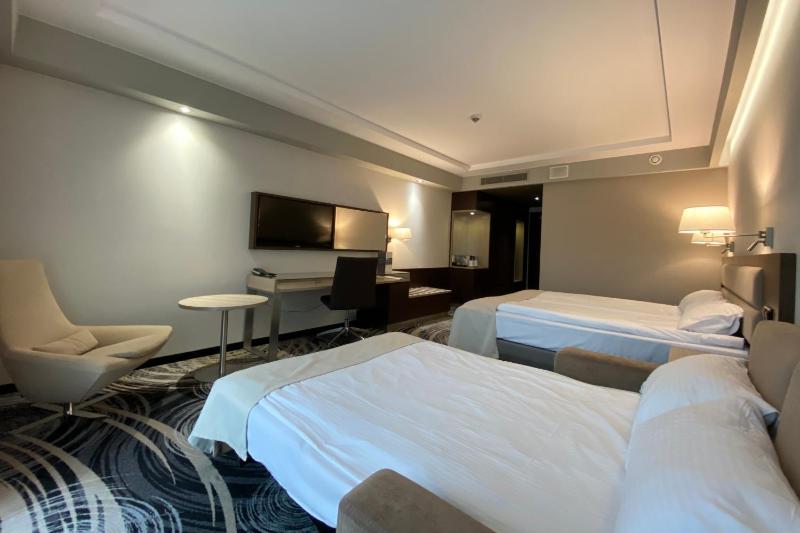 Deluxe Family Room image 3