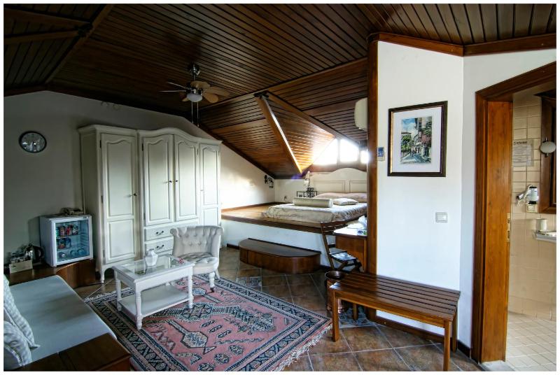 Luxury Quadruple Room image 2