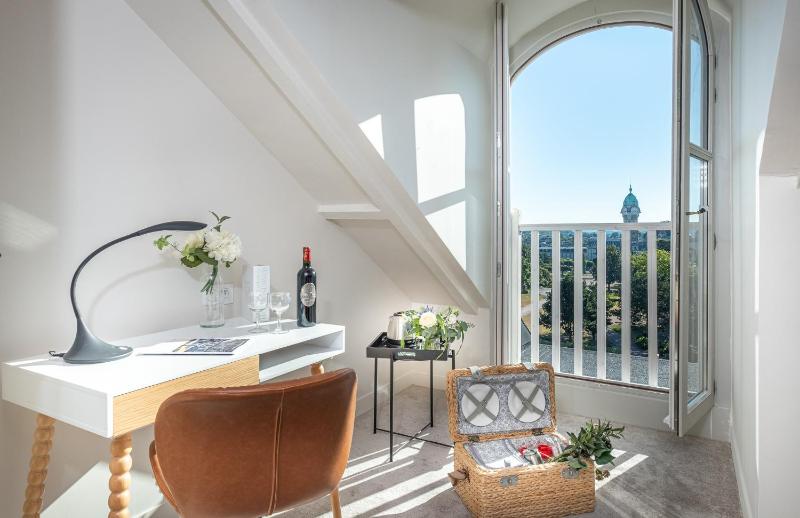 Elegance Room image 2