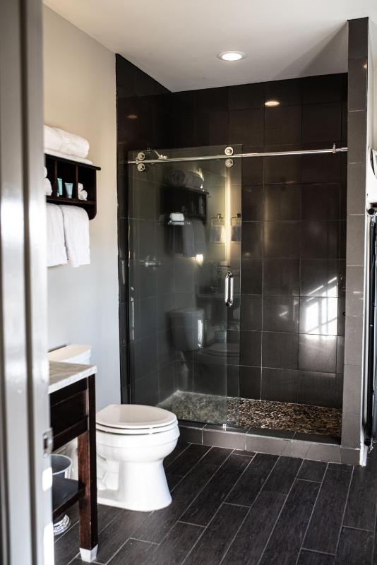 King Suite - Non-Smoking image 1