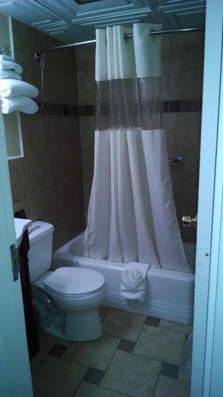 Standard Double Room with Two Double Beds - Smoking image 4